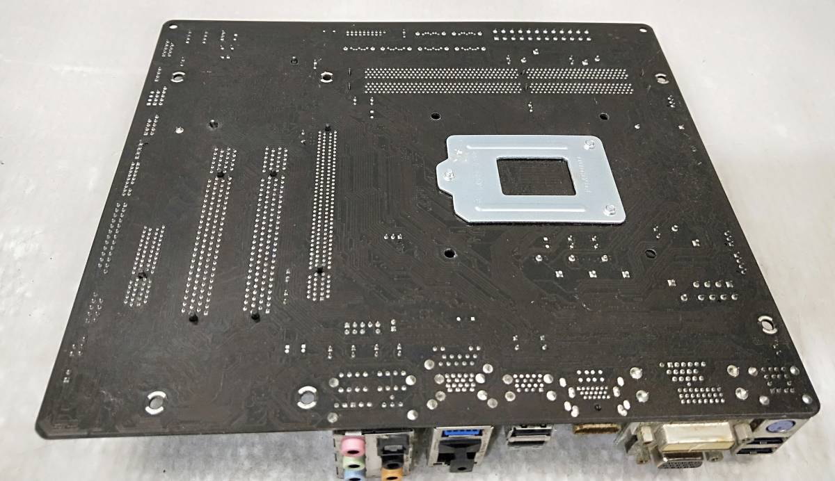 【中古パーツ】BIOS確認のみ、ASROCK B85M マザーボード ＩＯパネル付 LGA1150 ■MB2084_画像2