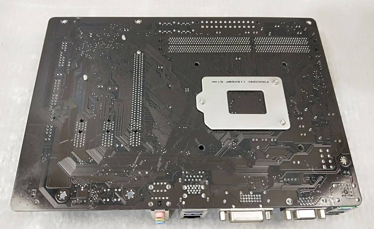 【中古パーツ】BIOS確認のみ、GIGABYTE GA-H81M-DS2V マザーボード ＩＯパネル付 LGA1150 ■MB2082_画像2