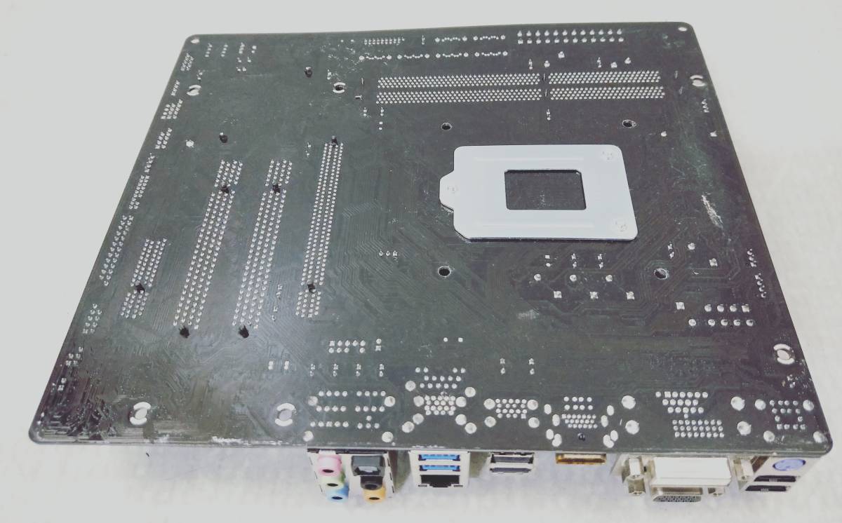 【中古パーツ】BIOS確認のみ、ASROCK B85M マザーボード ＩＯパネル付 LGA1150 ■MB2156_画像2
