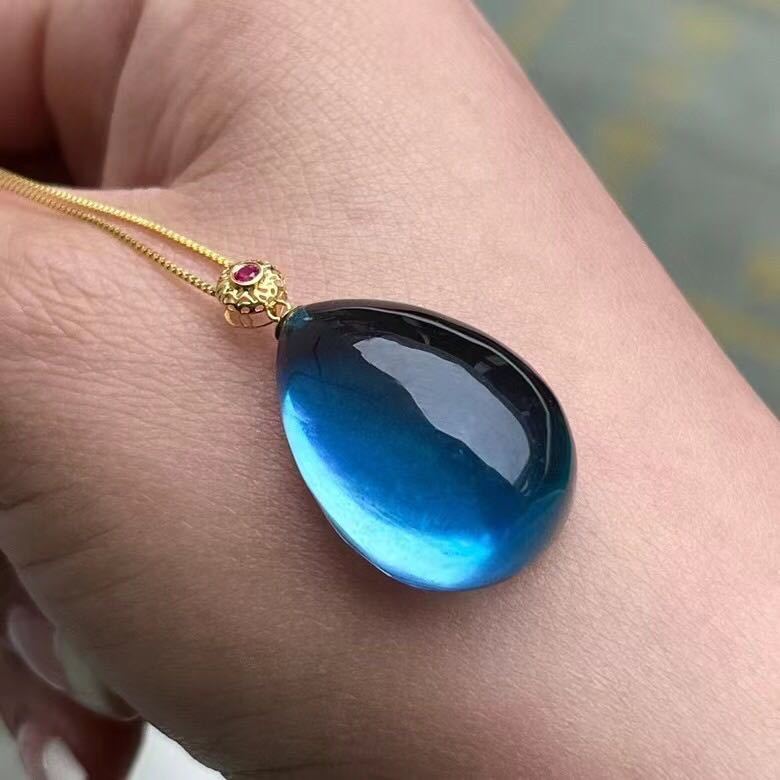 宇宙の香り 【高級】天然 アクアマリン ペンダントトップ k18 7.6g