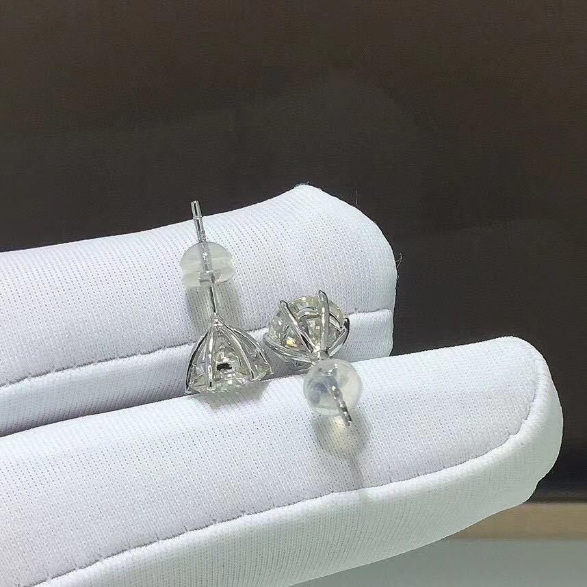 半額品 【合計3カラット 】輝く 】輝くモアサナイト ピアス K18PG