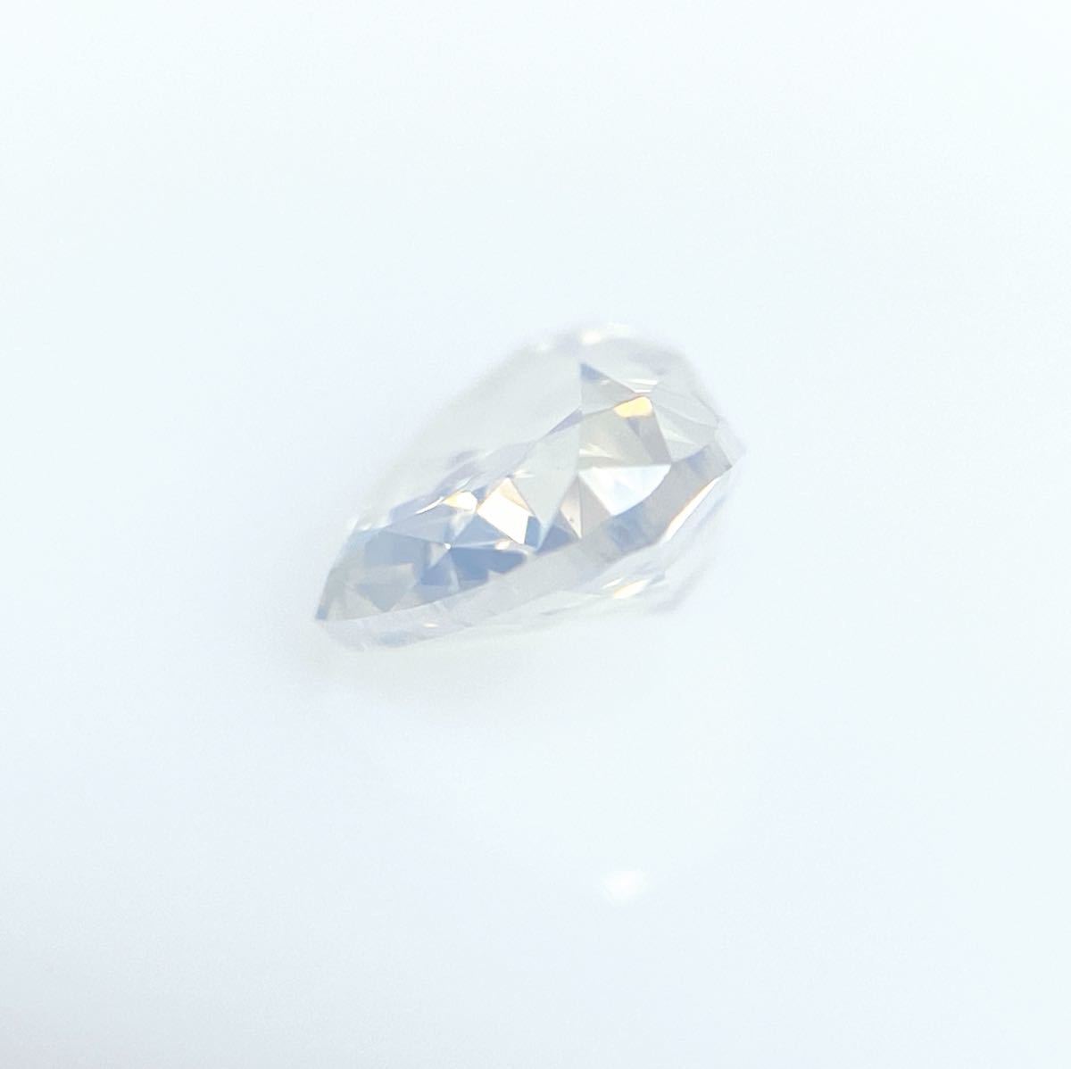 0.176ct F.WHITE,I1,モディファイドハート ホワイトダイヤルース-