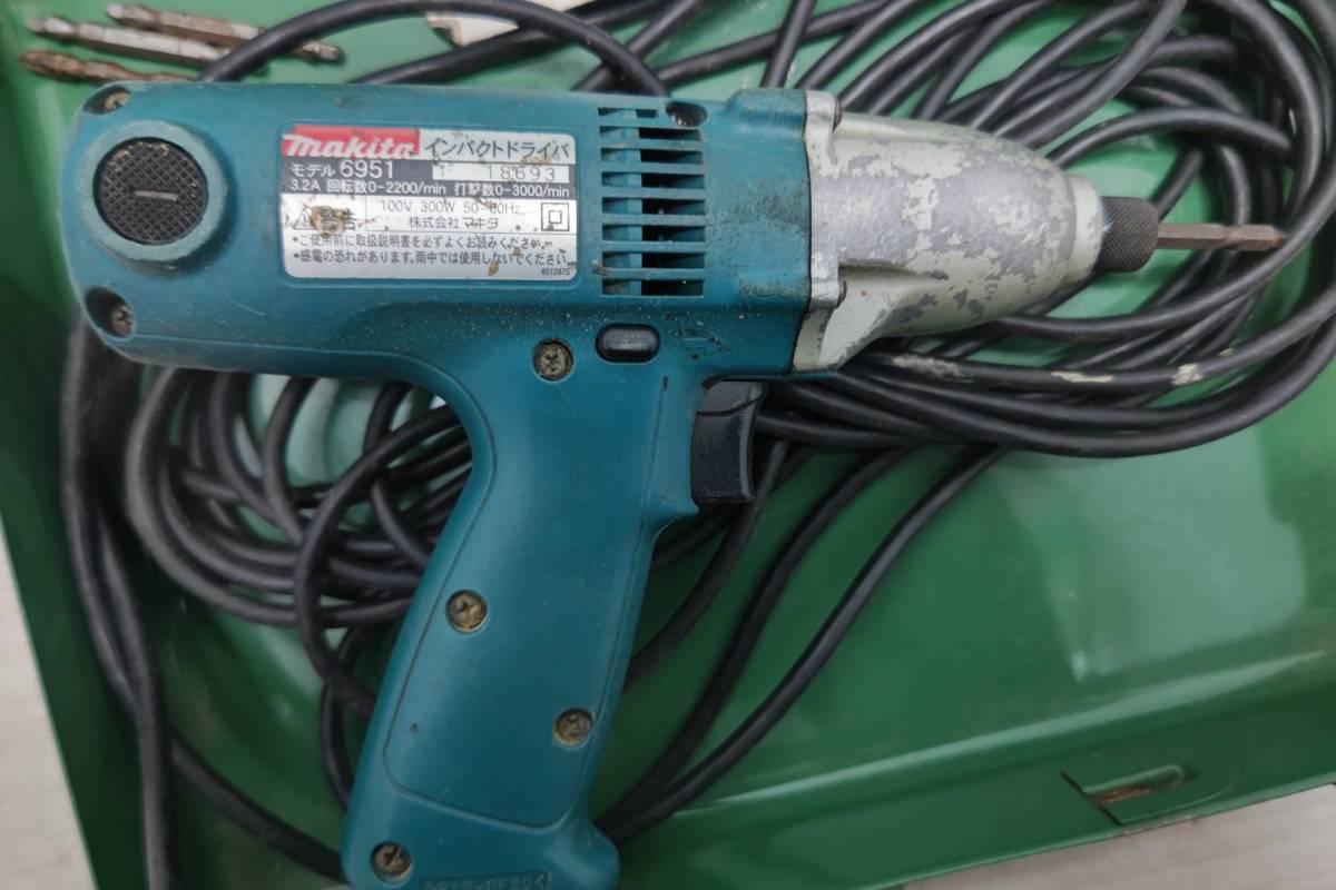 送料無料S71263 インパクトドライバー　6951　MAKITA　電動工具　ジャンク品　中古品_画像2