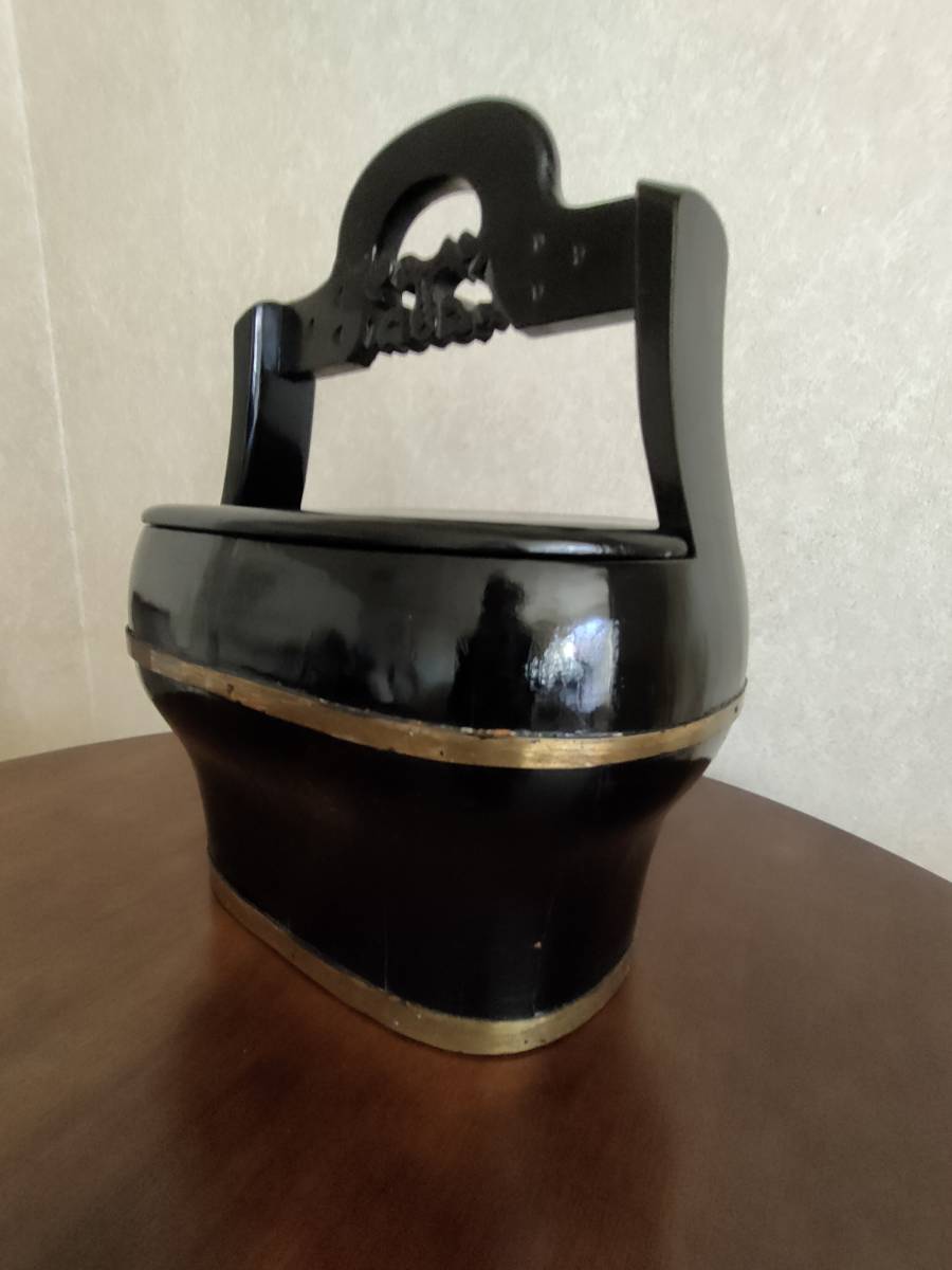 H-185 古き時代の手桶　茶道具　水指共箱/お茶道具代　朱塗　蓋物　祭器　持ち手蓋物　40cm×27㎝×48㎝ インテリアにお使いください。