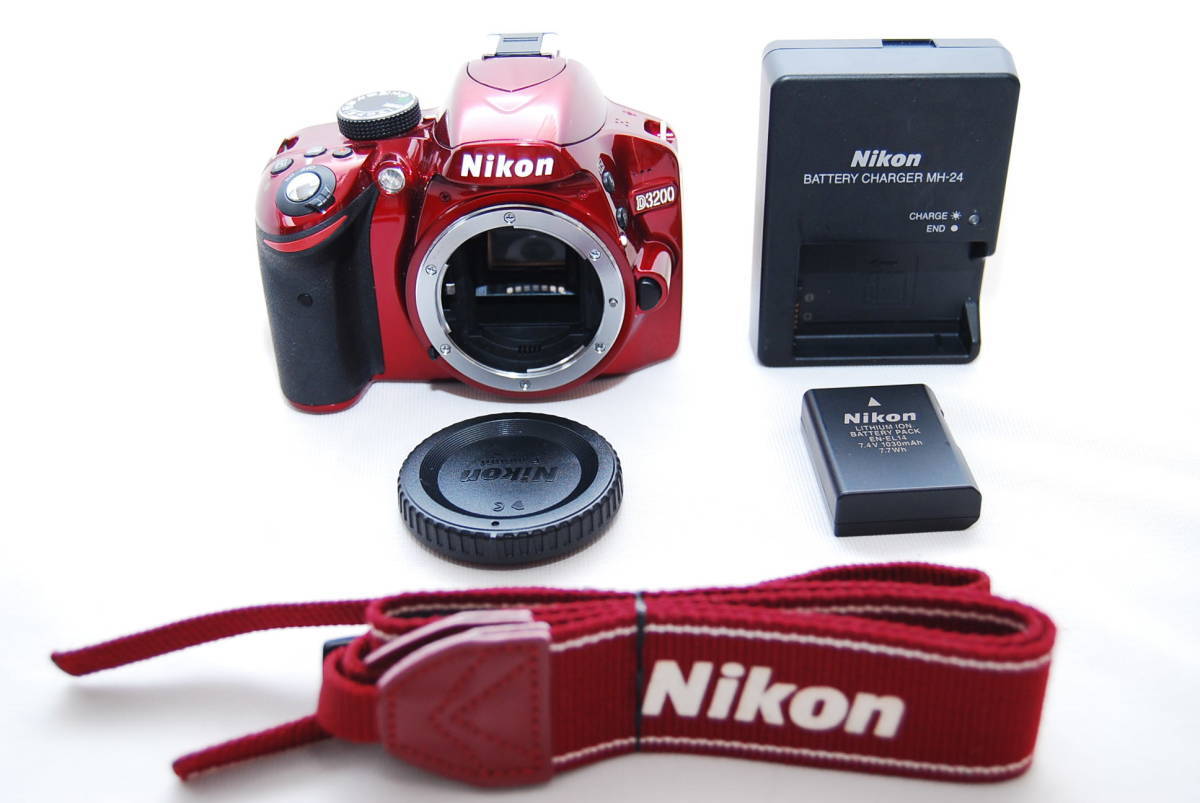 ★極上美品　ニコン　Nikon デジタル一眼レフカメラ D3200 ボディー レッド ★