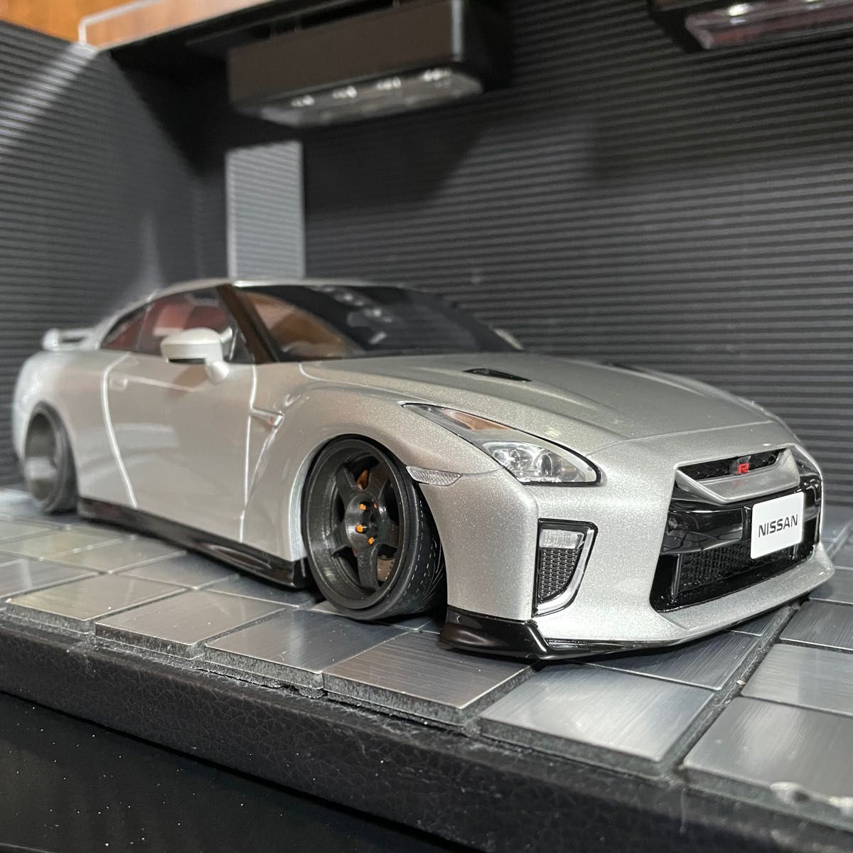 京商 1/18ニッサンGT-R R35 プレミアムエディション(カスタム仕様)-