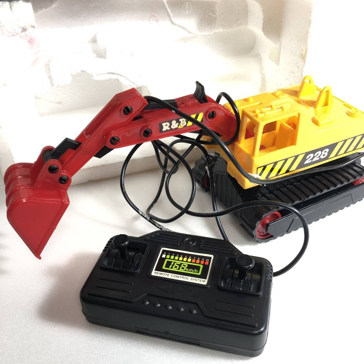  construction BOY Boy remote control shovel car Showa era Heisei era retro radio-controller EXGAVATOR MACHINE construction Boy toy crane operation not yet verification ksp