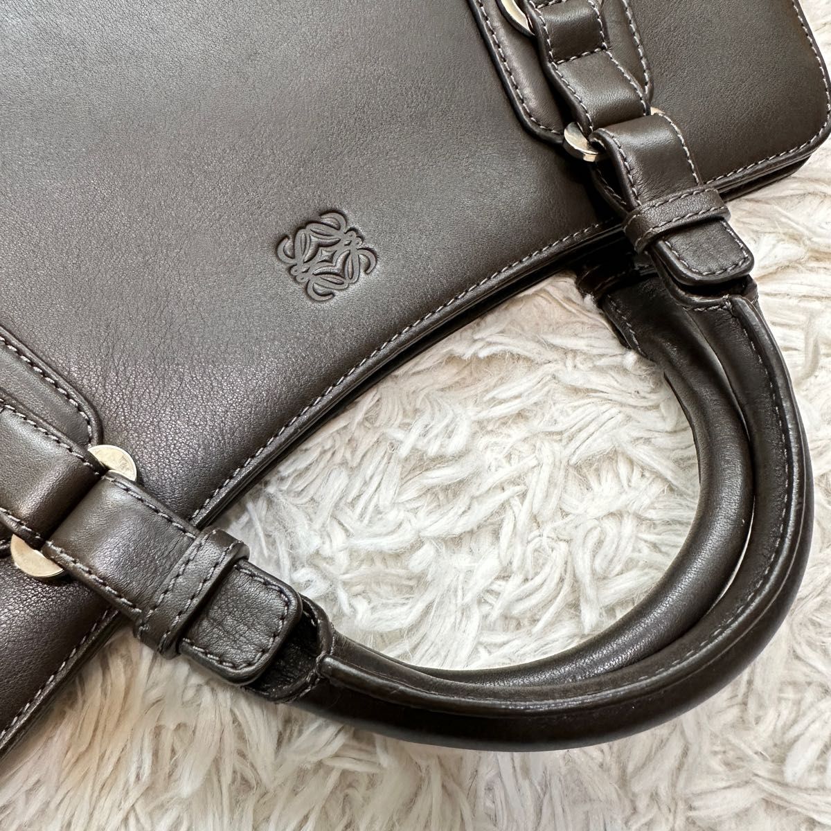 美フォルム LOEWE ロエベ アナグラム カモッシオ レザー 美フォルム LOEWE ロエベ アナグラム カモッシオ レザー