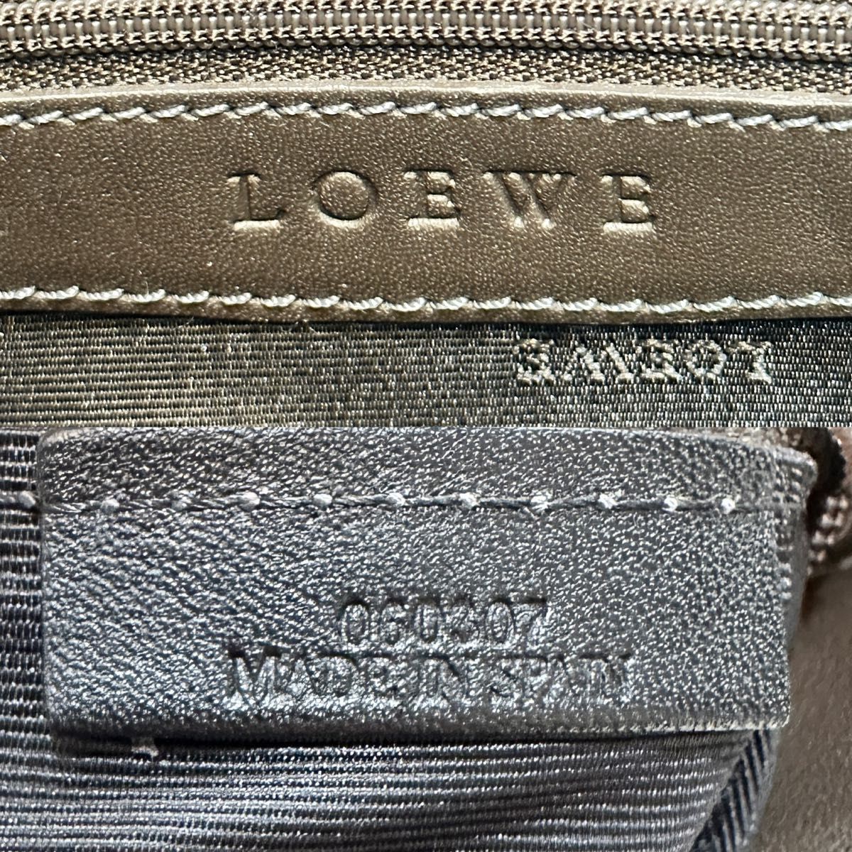 美フォルム LOEWE ロエベ アナグラム カモッシオ レザー 美フォルム LOEWE ロエベ アナグラム カモッシオ レザー