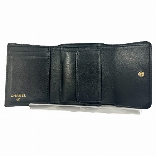 人気の CHANEL シャネル A70339 三つ折り財布 ノワール カーフスキン