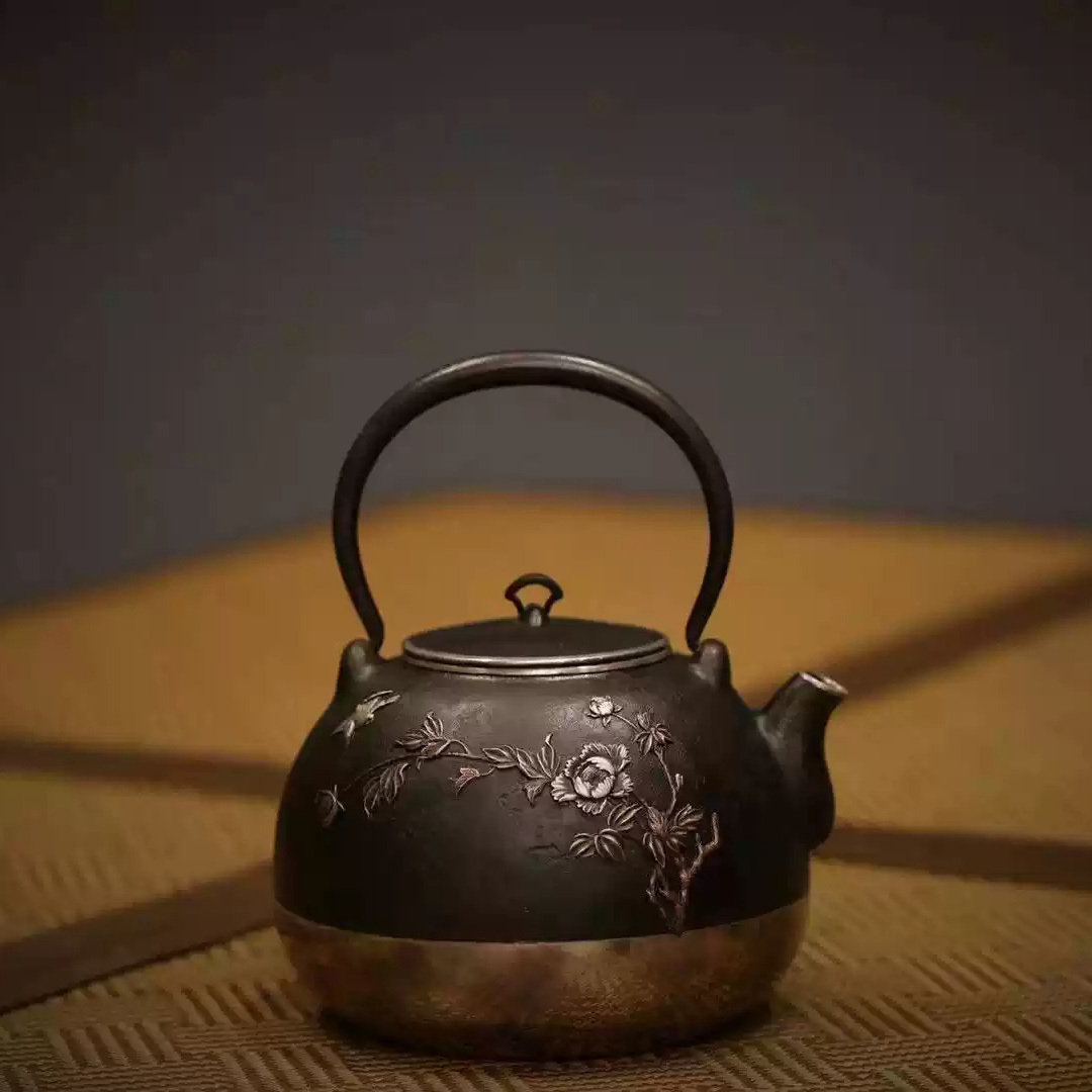 古銀 茶壺 宗光 作 鉄包銀浮彫花鳥紋提梁壷 銀瓶 煎茶 湯沸 急須 茶道具 南鐐 金工 茶器 時代物 LT-0214_画像6