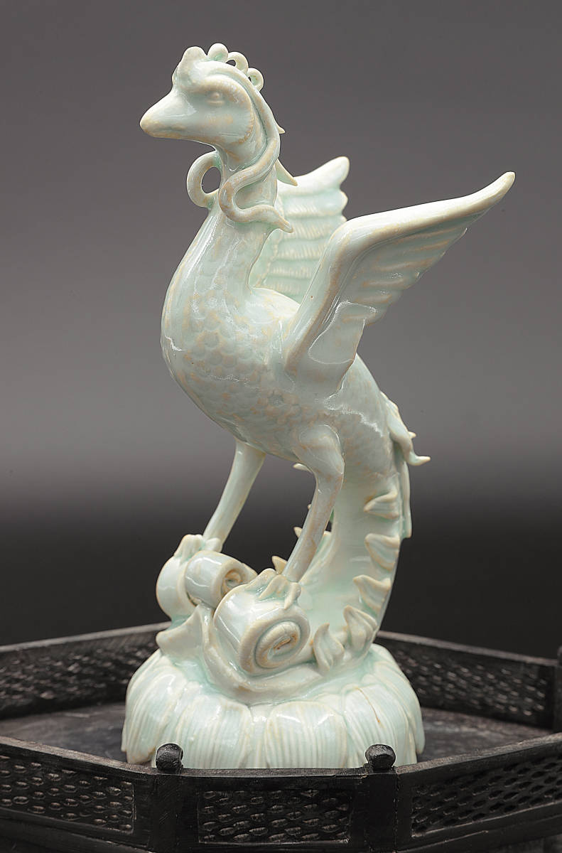中国歴代陶磁器名品 CT-01 青磁大鳥 西晋（265～317年） 石垣欄干型台座付 本体高約20×幅約8×前後約10cm 重量約565ｇ