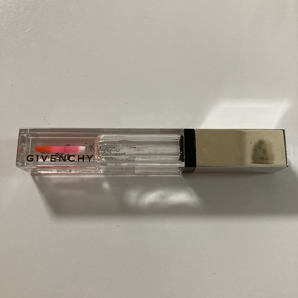 Givenchy Gloss Reveratour Блеск для губ Блеск для губ Perfect Pink Розовый цвет Цена по каталогу 3850 yen