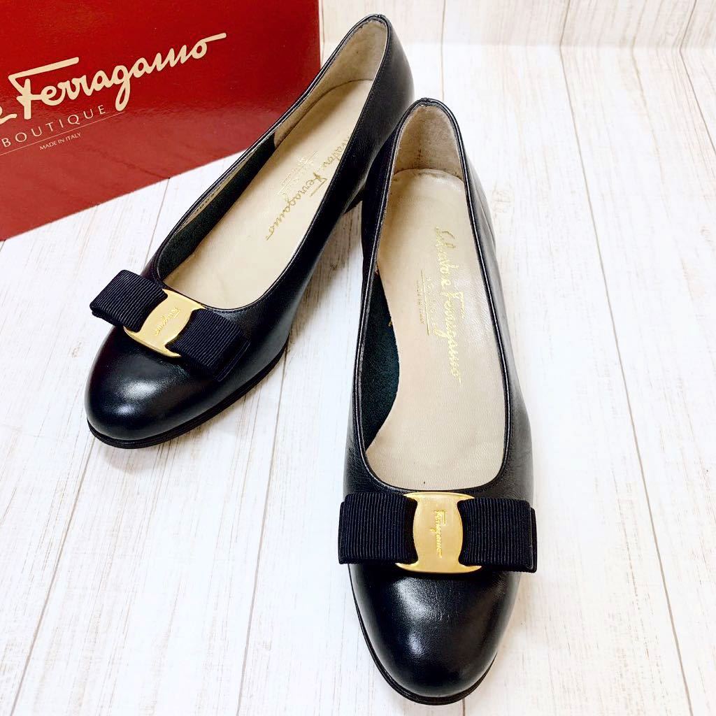 極美品 フェラガモ パンプス ヴァラ 7 C ネイビー 24cm相当 箱付き
