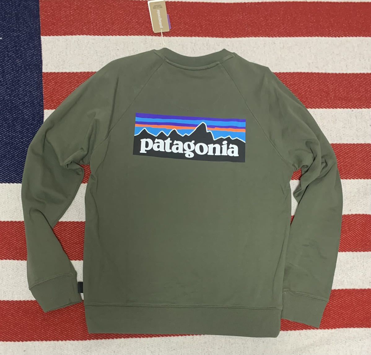 パタゴニアPatagonia men’s P-6 Logo Organic Crew Sweatshirt