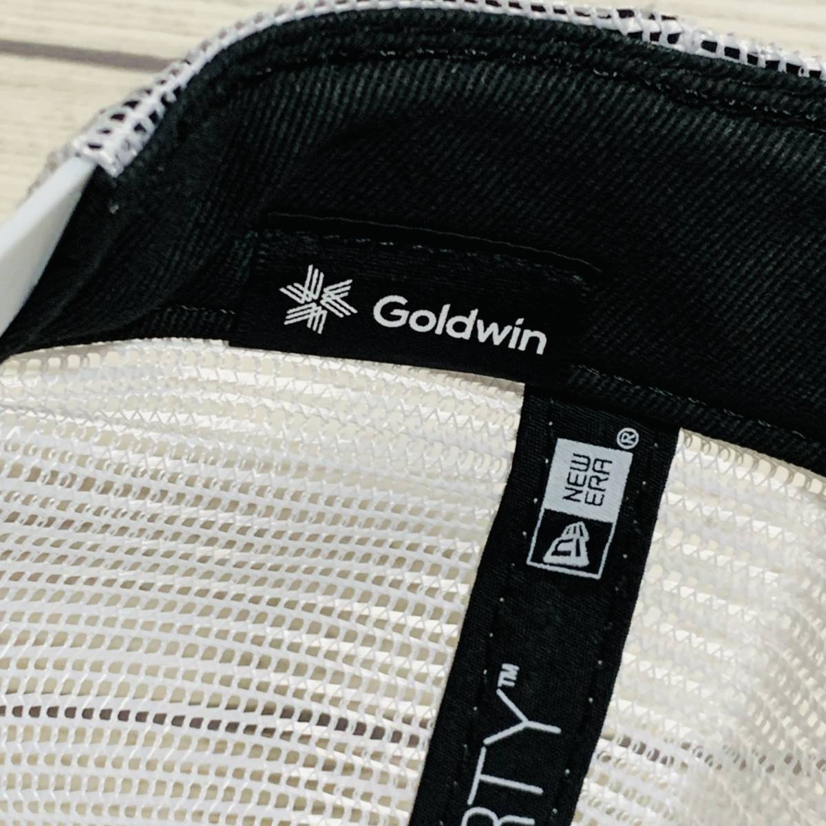 Goldwin (ゴールドウイン) x NEW ERA (ニューエラ) - 9FORTY メッシュキャップ 58-61cm 白色 コラボ帽子 (タグ付き新品未使用品)_画像10