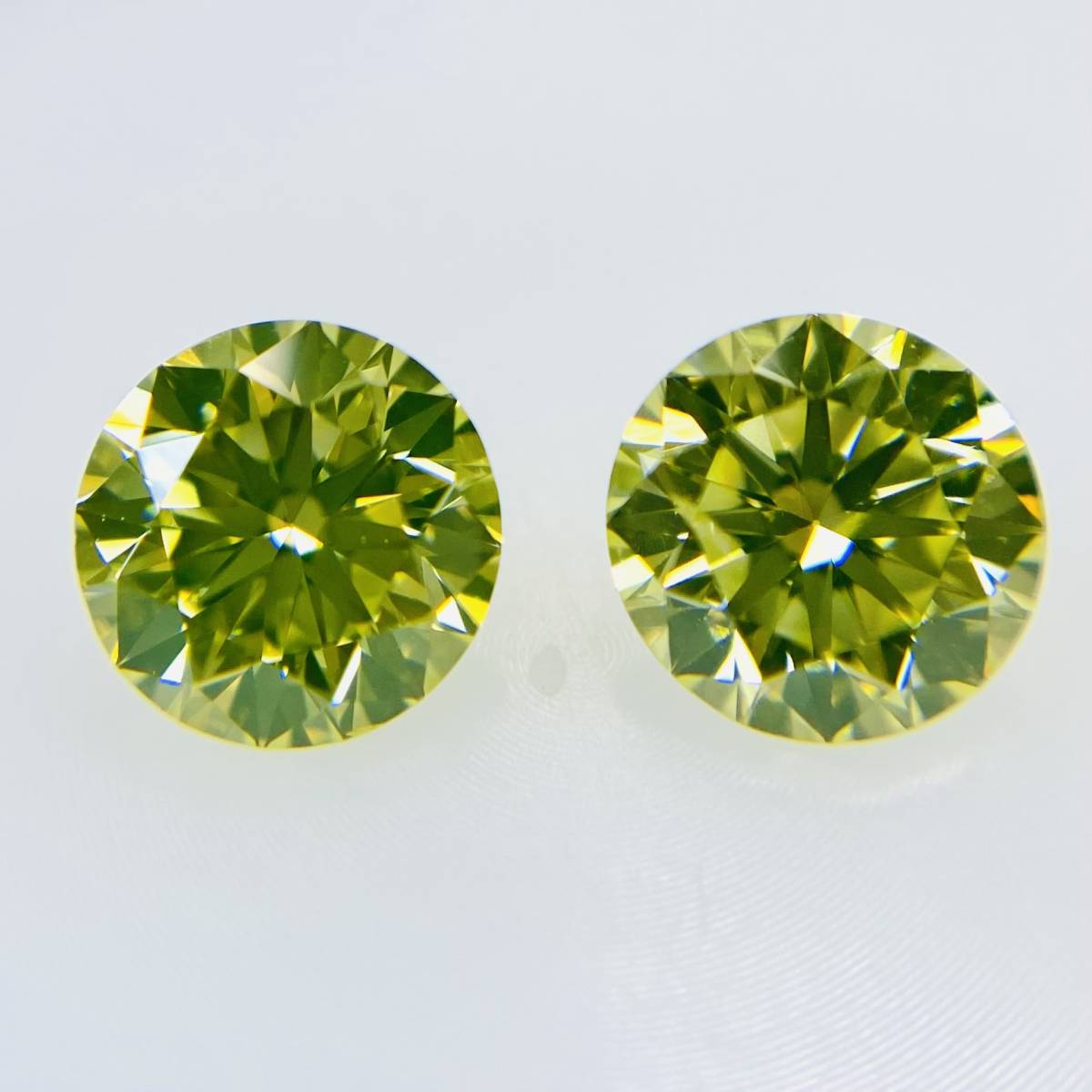 FANCY GREEN YELLOW 0.509ct/0.485ct RD/RT1919/CGL_画像3