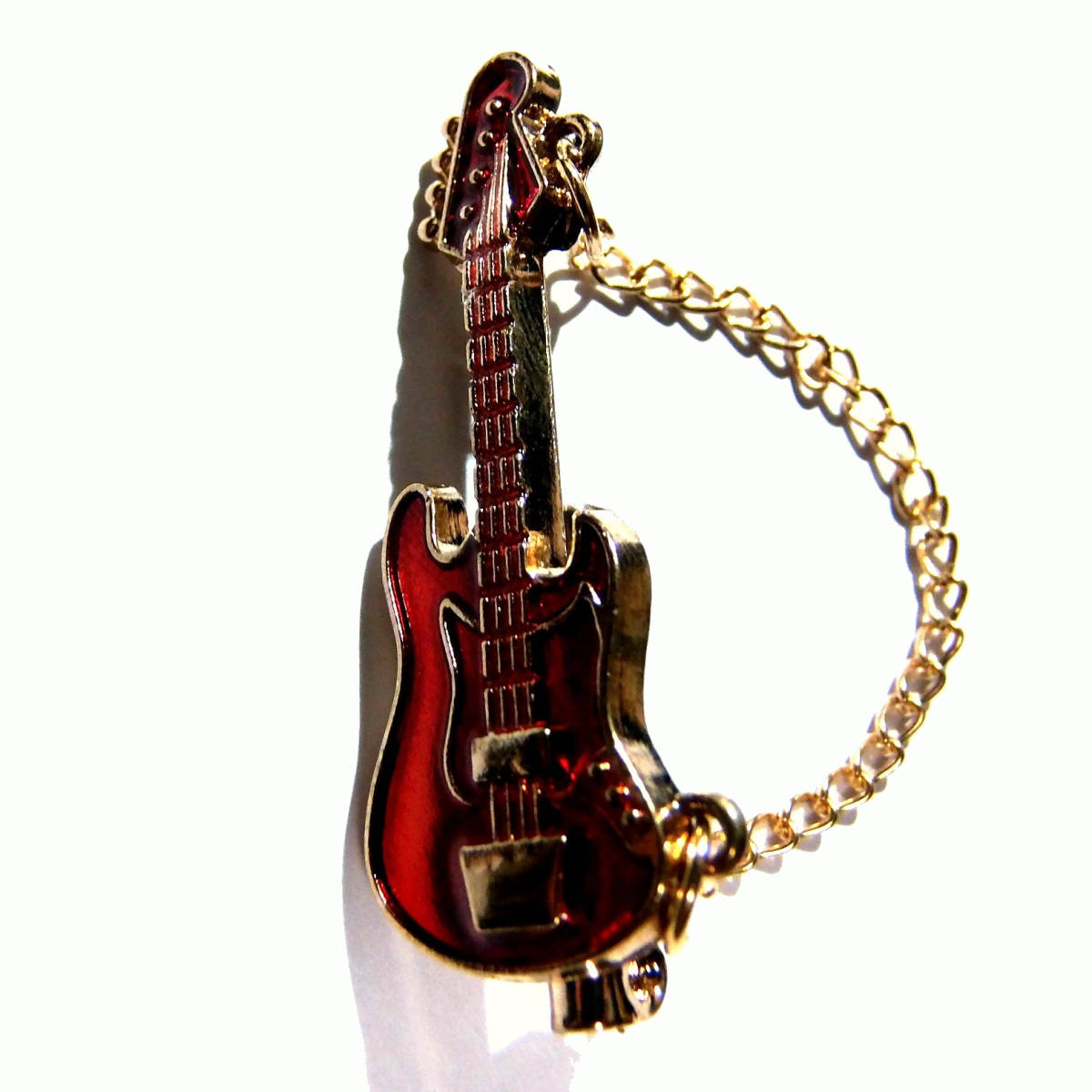 エレキギター　ベース　ブローチ　ピンブローチ　ピンバッジ　ラペルピン　赤色　ワインレッド　ストラップ　安全ピン_画像3