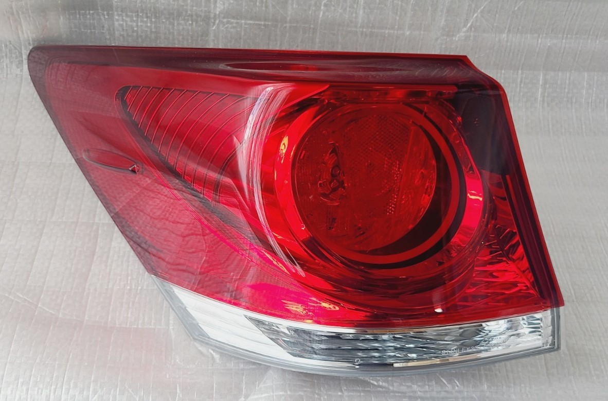 超美品 トヨタ クラウン AWS210 左テールランプ ライト LED 超美品 トヨタ クラウン AWS210 左テールランプ ライト LED