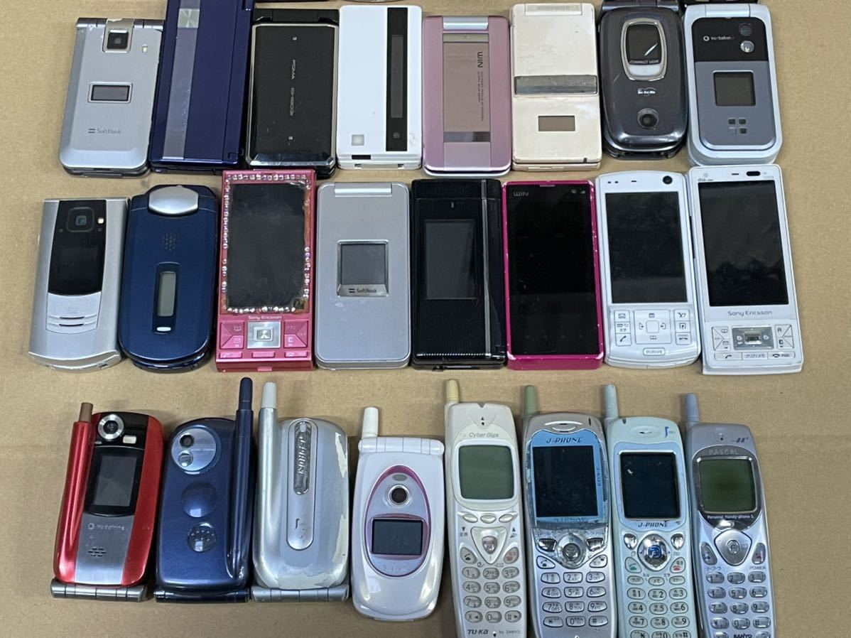 【た-1-108】ガラケー 携帯電話 大量 まとめ 約40台 部品取り 基盤回収 金抽出 中古品 ジャンク品