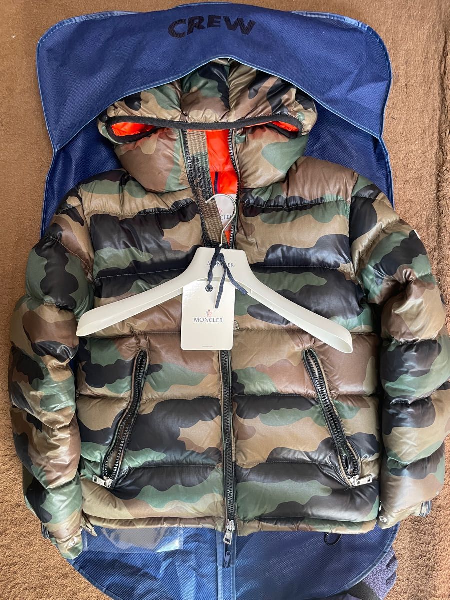 新品 モンクレール MONCLER ERAULT 迷彩 ダウンジャケット 半額