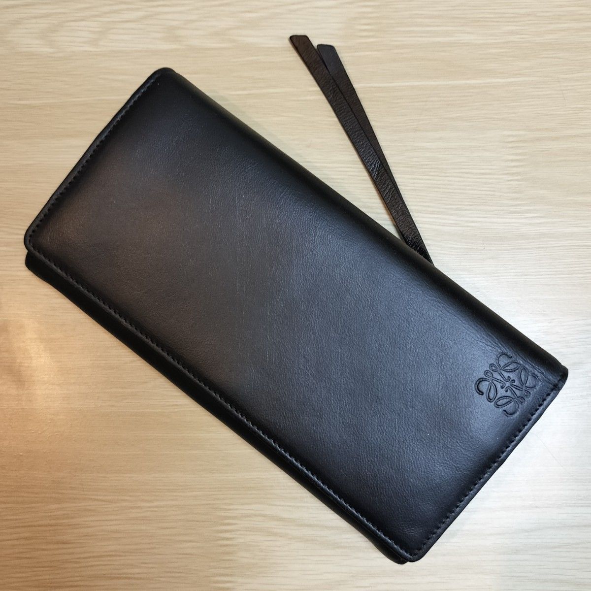 ロエベ LOEWE アナグラム 二つ折り長財布 ブラック リカラー品 男女