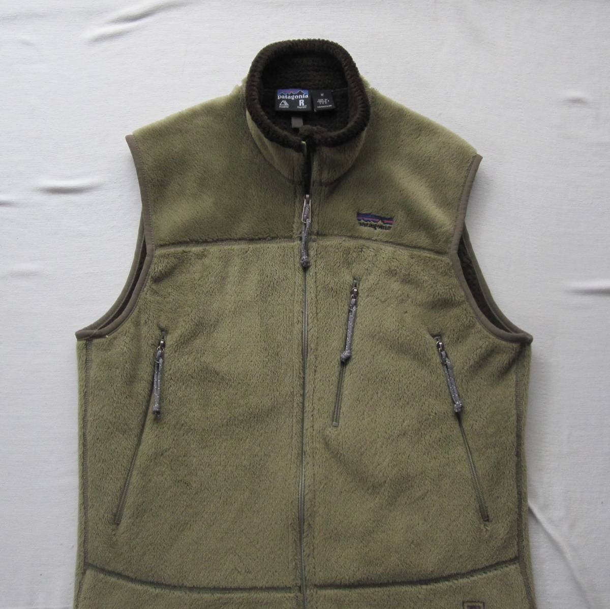 ☆'01 パタゴニア R4 ベスト (M) 2001年 フィールドグリーン / patagonia / USA製 / 刺繍タグ / ビンテージ ／ r2 レトロ