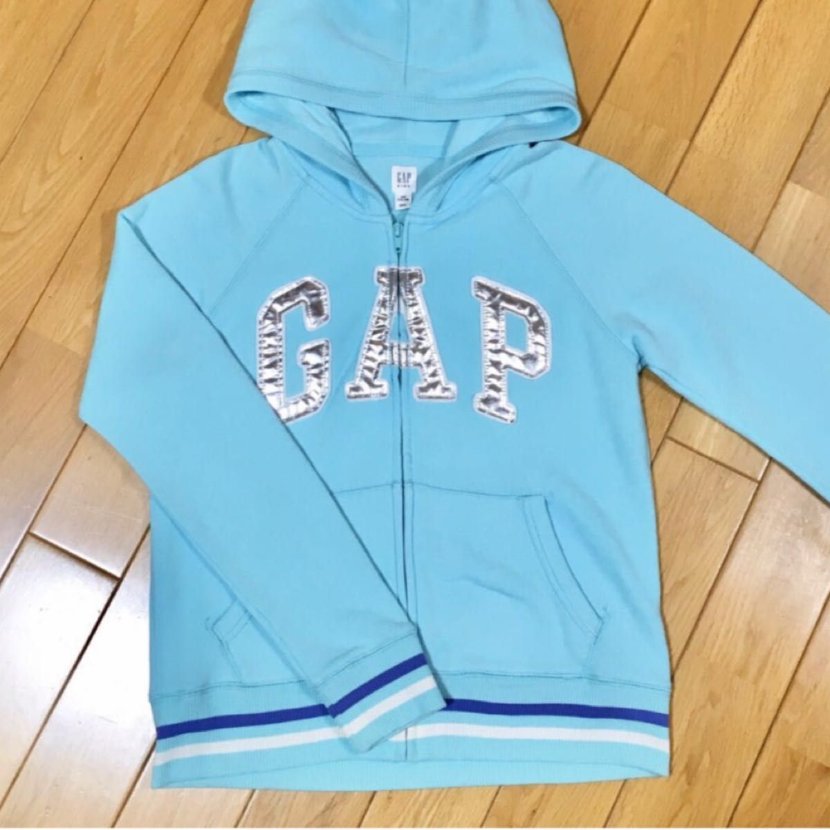 【160】GAP 裏起毛ジップアップロゴパーカー 水色(ギャップ ジャケット フード付き キッズ ジュニア ガールズ 女の子)