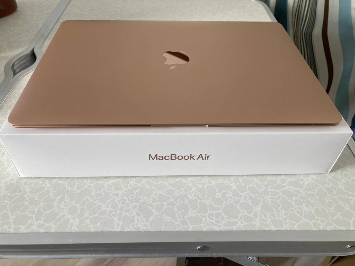美品・箱あり】Mac Book Air (M1, 2020)-