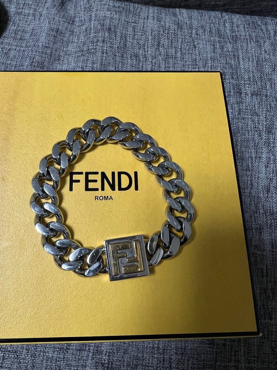 華麗 FENDIブレスレット - akgtcanada.com