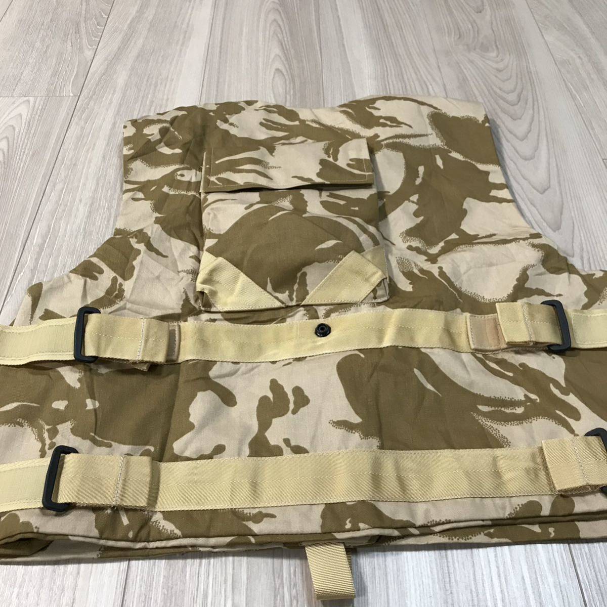 デッドストックRoyalArmy UK combat body armour コンバット ボディ アーマー ベスト イギリス軍 ジャケット デザート カモ 迷彩 カモフラ_画像4