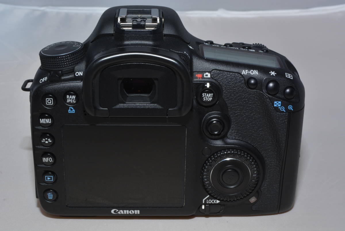 驚きの価格が実現！ 【特上品】Canon デジタル一眼レフカメラ EOS 7D