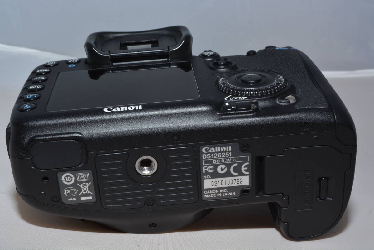 驚きの価格が実現！ 【特上品】Canon デジタル一眼レフカメラ EOS 7D