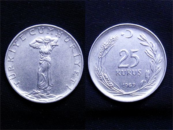 【トルコ】 25クルシュ 1969　荷を持つ人 ステンレス貨_画像1