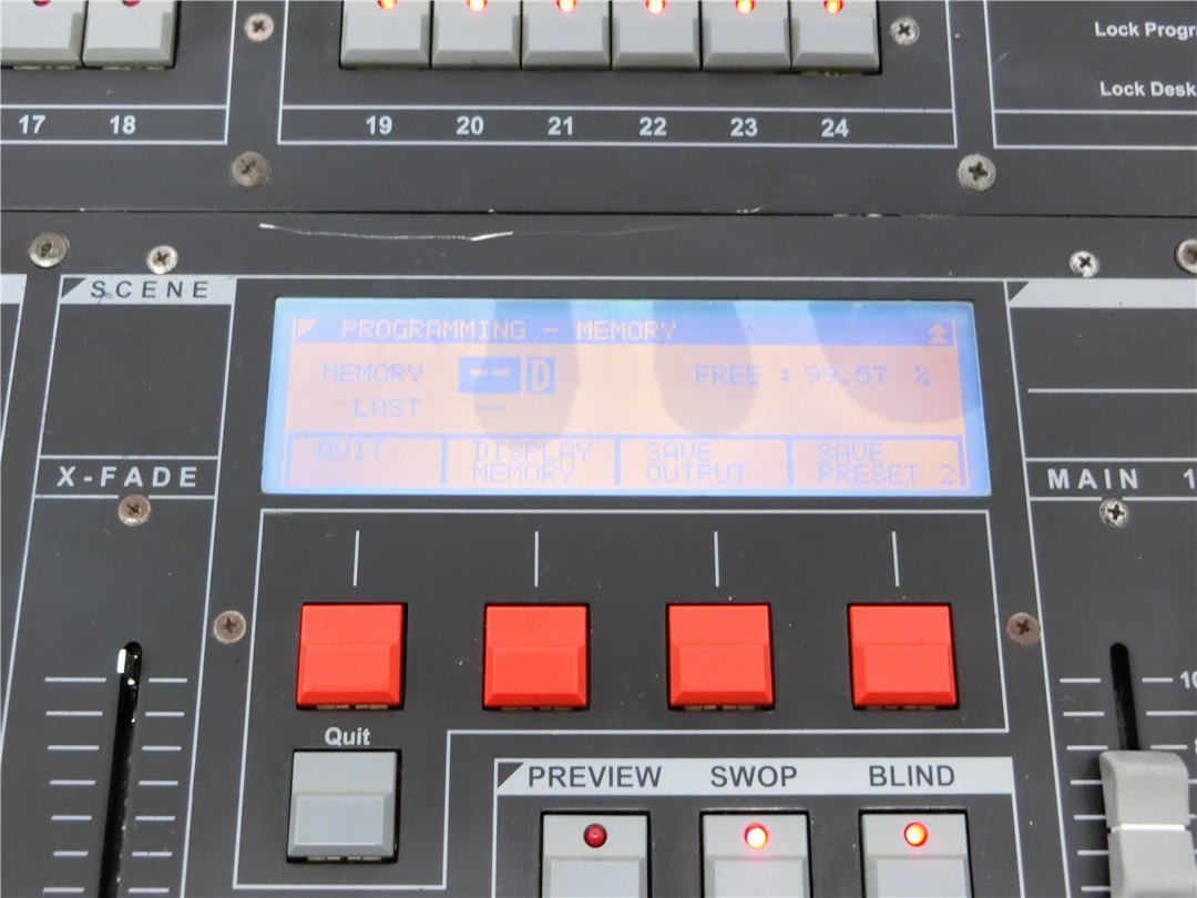 中古 業務音響機器 メーカー不明 本体のみ 通電します 動作不明 中古 業務音響機器 メーカー不明 本体のみ 通電します 動作不明