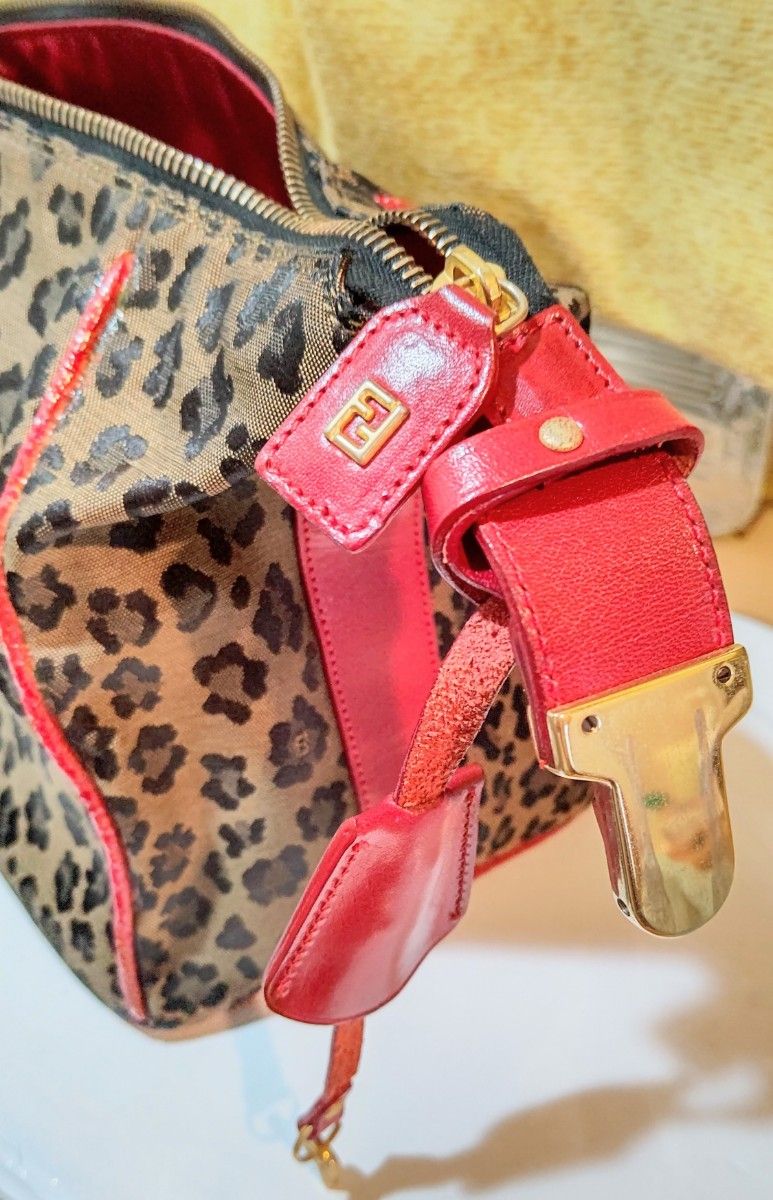 ヴィンテージ FENDI フェンディ レオパード 鍵穴金具u0026Key