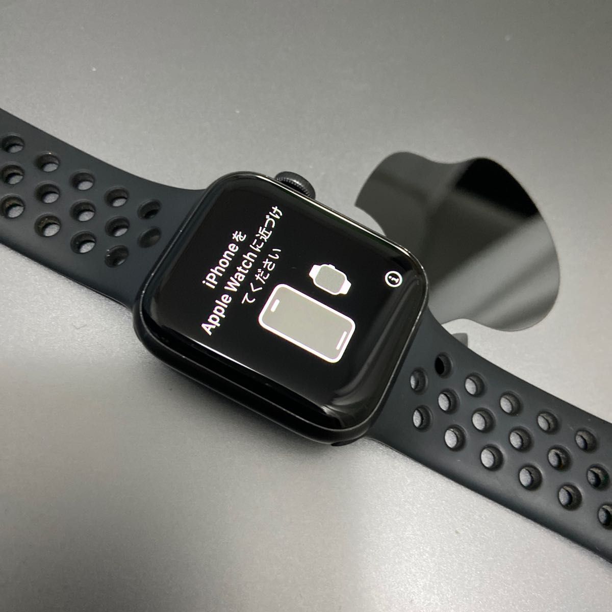 2021年製 新品】 (最終値下げ) GPSモデル SE Apple Watch 40mmミッドナイトアルミニウムケースとミッドナイトスポーツバンド  Series NIKE 40mm 毎日値下げ♪Apple アルミニウムセラミック 4枚保護フィルム付き Watch