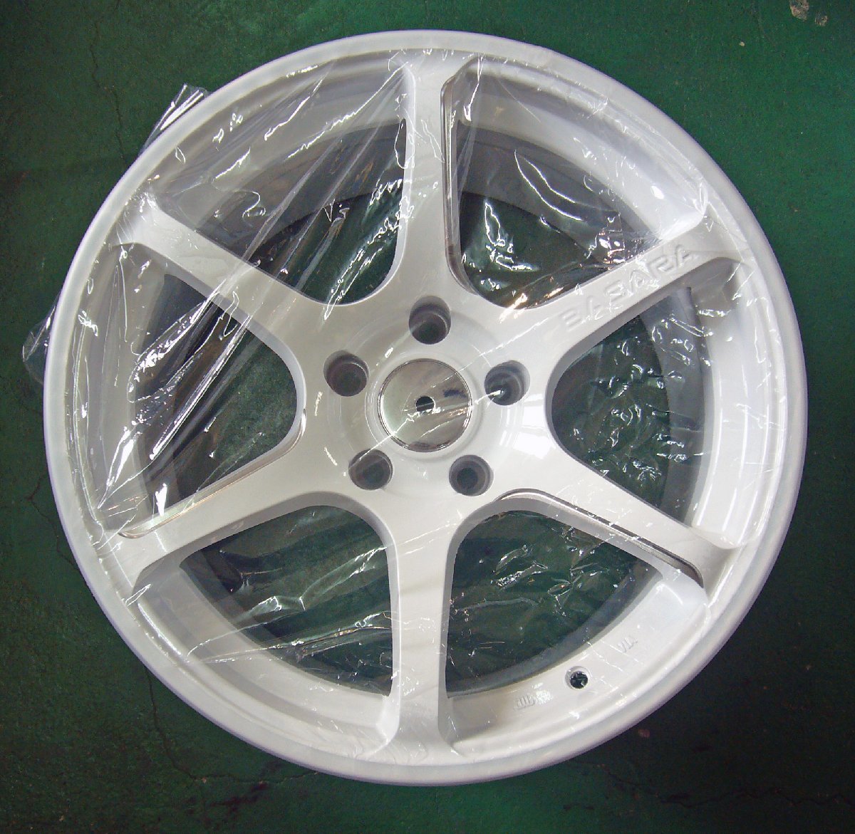 ☆未使用品!accelera japan アクセレラ BASARA WHEELS 17インチホイル E527【9J 5H 114.3 +15】ホワイト☆_画像2