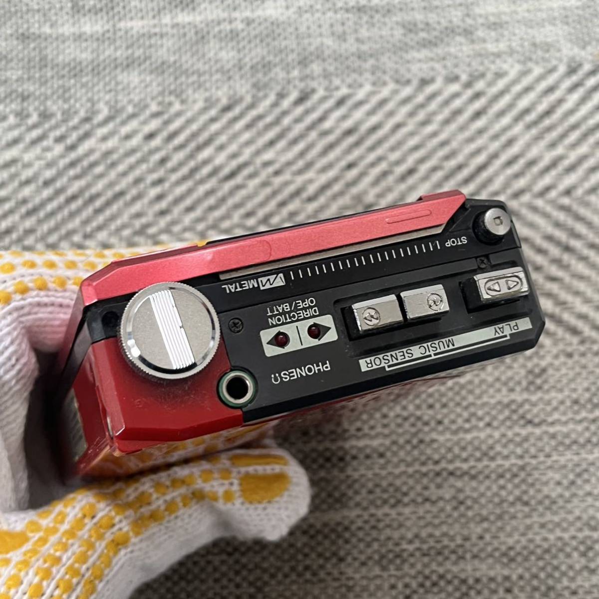 希少　ジャンク扱い　AIWA CASSETTEBOY HS-J7 アイワ カセットボーイ カセットプレイヤー 録音再生 AUTO RESERVE FM/AM ラジオ 当時物_画像3