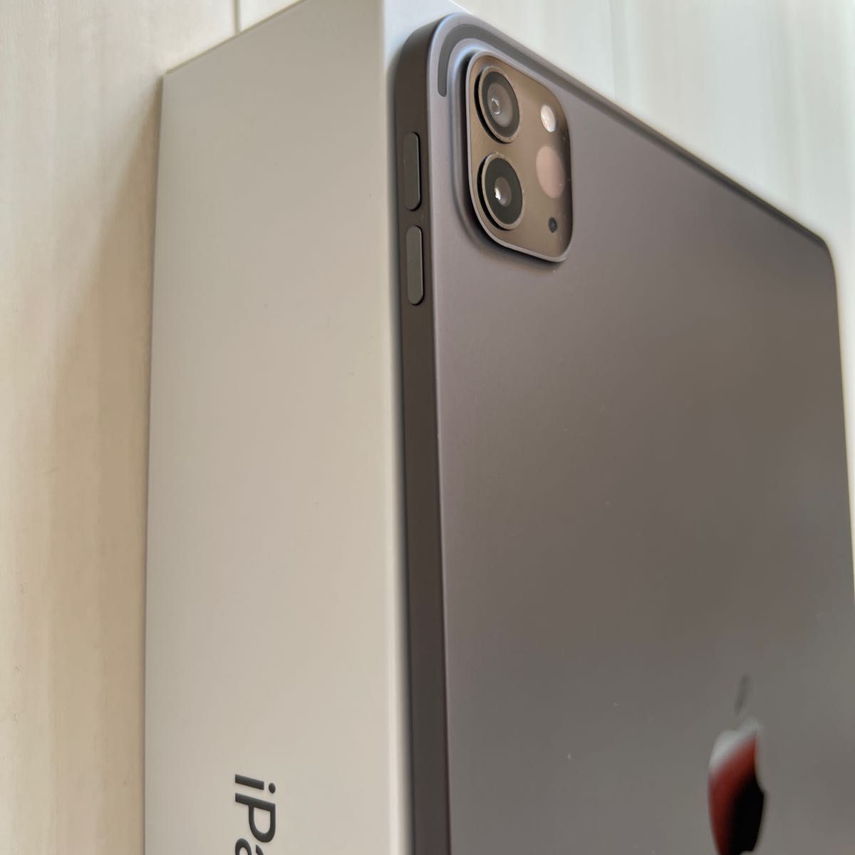 美品 iPad Pro 11インチ 第二世代 Wi-Fiモデル 付属品付き 完動 美品 iPad Pro 11インチ 第二世代 Wi-Fiモデル 付属品付き 完動