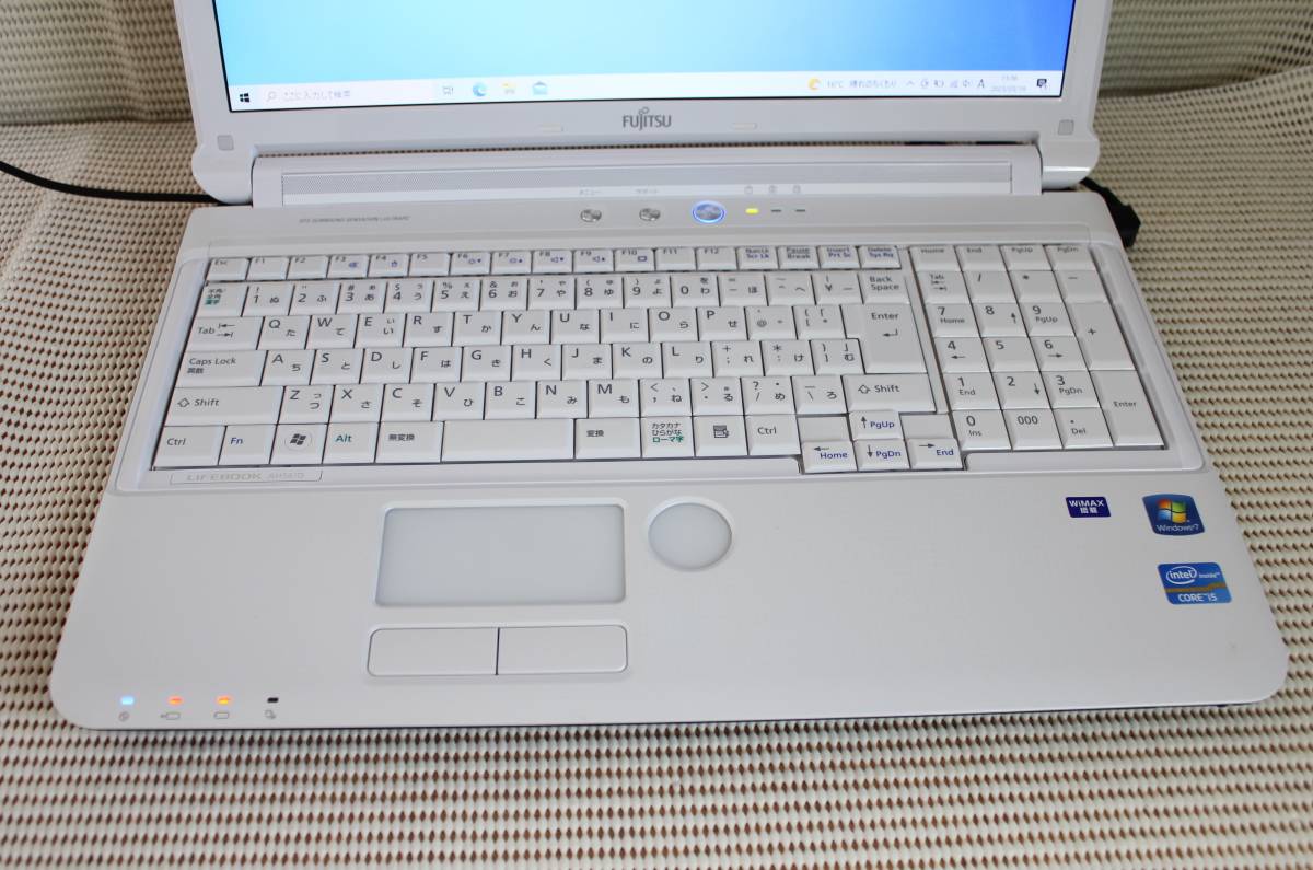 美品・富士通 FMV LIFEBOOK AH56/D(FMVA56DWG)/Core-i5・750GB・8GB・Win10Home