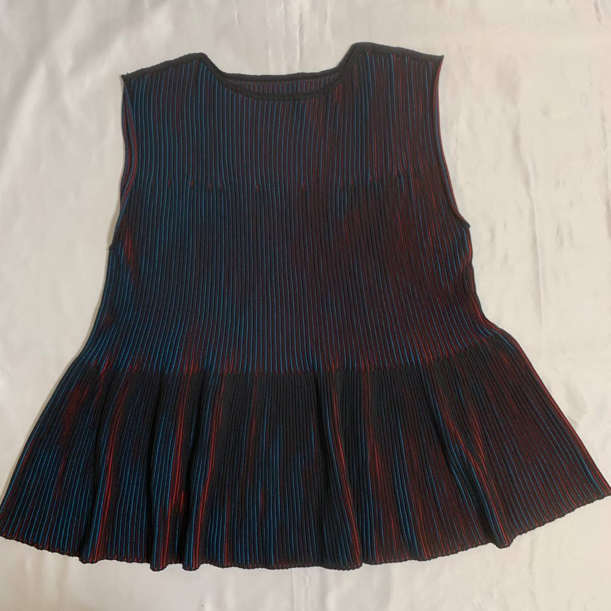 ISSEY MIYAKE me　イッセイミヤケ　トップス　赤　青　光沢　チュニック　アーカイブ　archive tops PLEATS PLEASE プリーツプリーズ_画像1