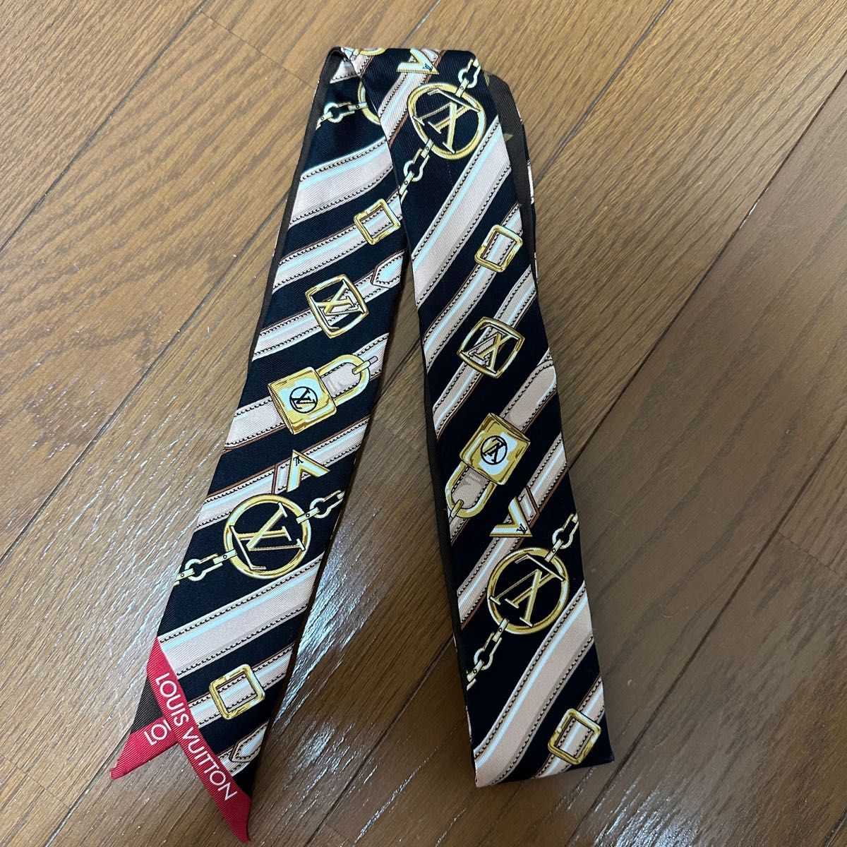 ルイヴィトン スカーフ バンドーBB モノグラムフォーエバー ツイリー