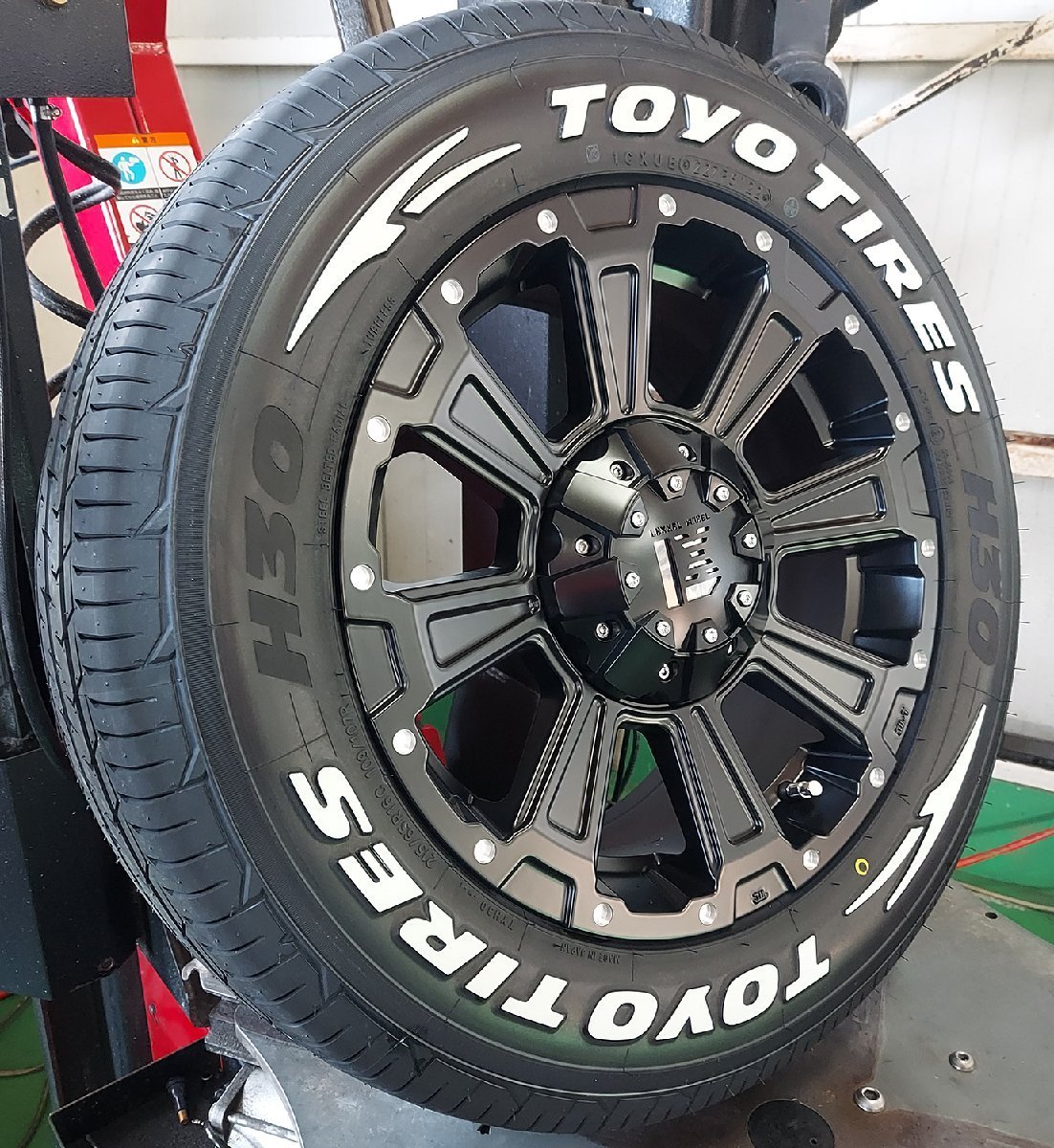 LEXXEL DeathRock!!200系ハイエース TOYO H30 215/65R16 16インチ 新品タイヤホイールセット_画像3