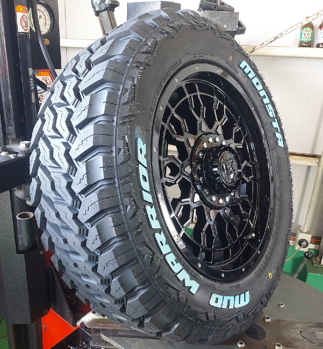 プラド(TZ-G含) ハイラックス FJ H3 18インチ LEXXEL PreDator プレデター モンスタ マッドウォーリアー 265/60R18 285/60R18_画像1