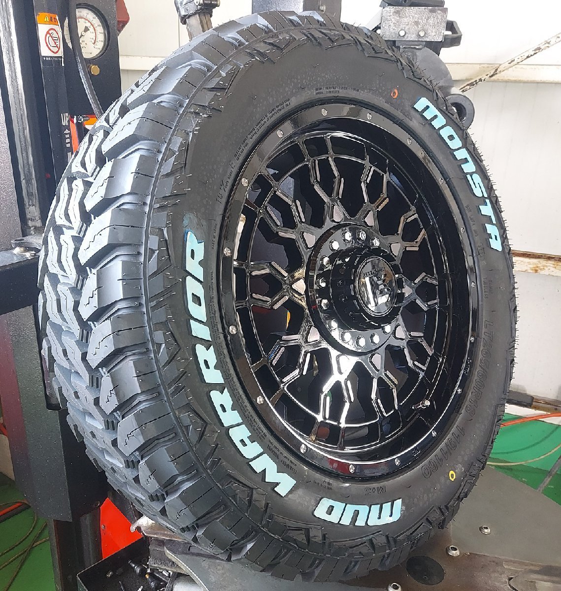 JL JK ラングラー 18インチ LEXXEL PreDator プレデター MONSTA MUDWARRIOR 285/60R18_画像1