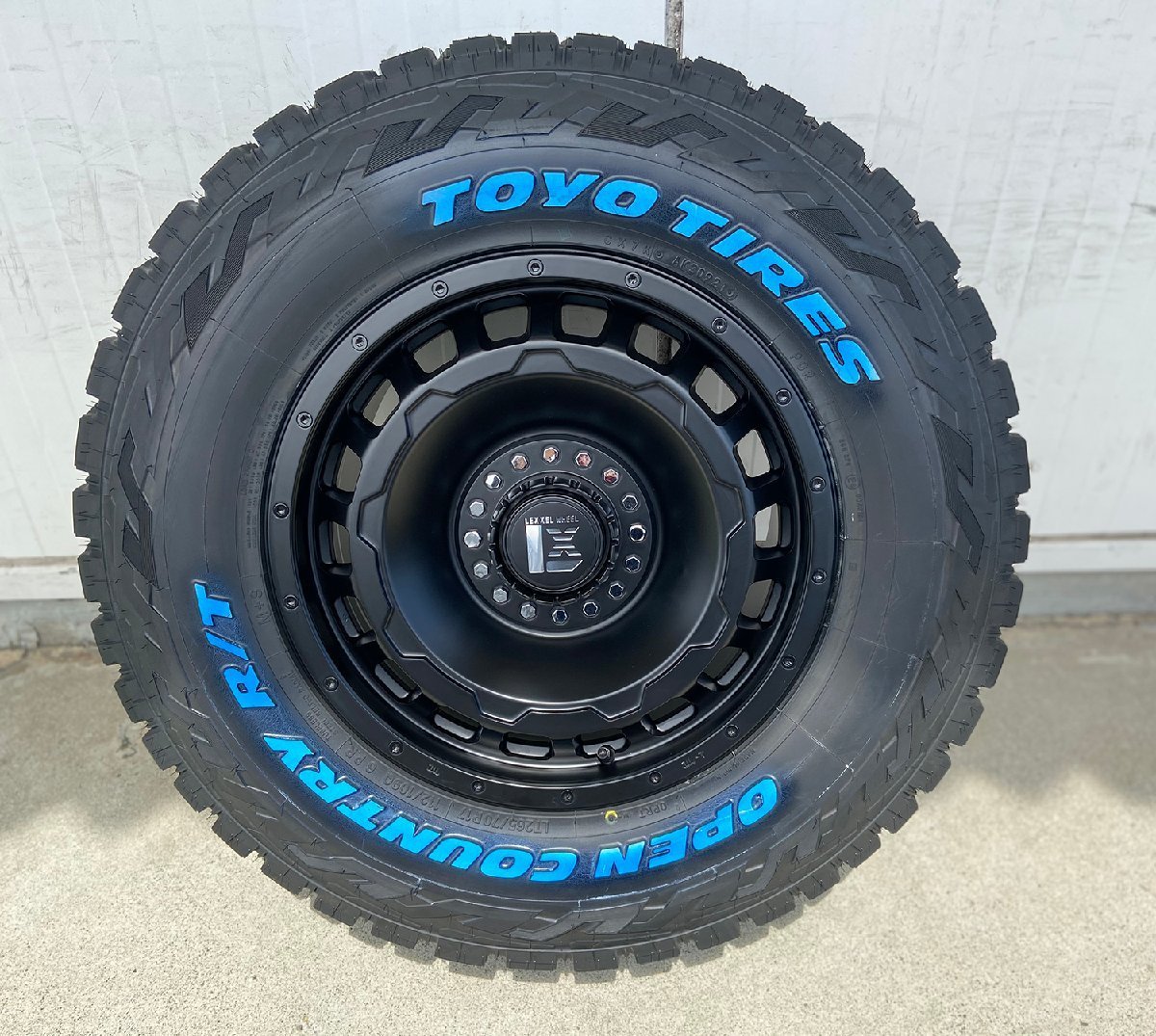 120/150プラド ハイラックス サーフ FJ H3 サバーバン タホ SwaGGer 17インチ トーヨー オープンカントリーRT タイヤホイールセット_画像1