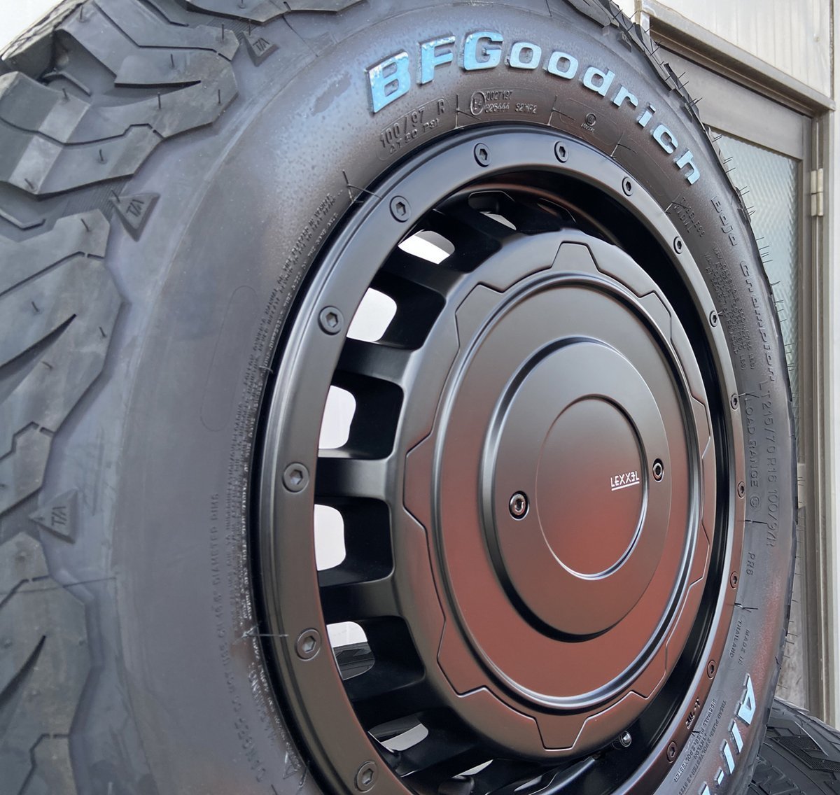 RAV4 クロスロード デリカD5 エクストレイル LEXXEL SwaGGer BF Goodrich ALLTERRAIN KO2 225/70R16 215/70R16 タイヤホイール 16インチ_画像3