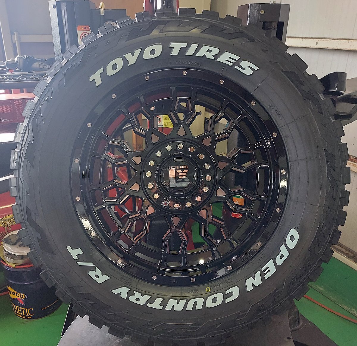 ランクル200系 LX570 セコイア タンドラ オープンカントリー RT 285/60R18 ホワイトレター タイヤホイール 18インチ_画像5