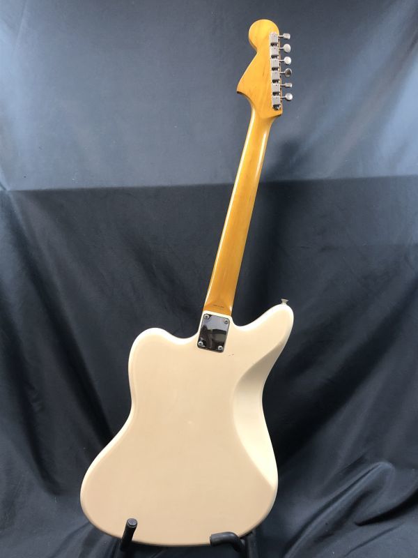 0u1k33-077 【動作品】Fender JAPAN JAGUAR 1995～1996年製 エレキギター ホワイト ケース付き フェンダー ジャガーの画像3